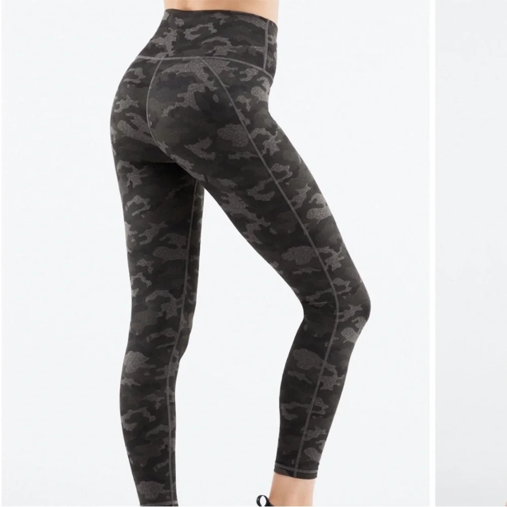 Fabletics powerhold high